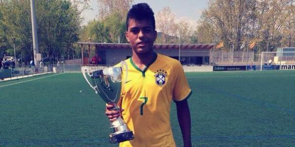 Evander foi campeo do Torneio de Banyoles com a Seleo Sub-17