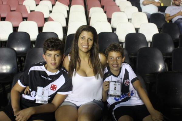 Gabriel (de preto) e Rafael junto  me Maria Luiza na Colina.