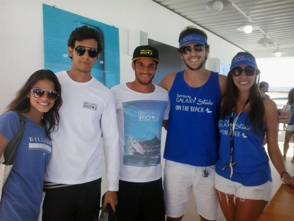 A irm Isabella e o cunhado Raphael ( esquerda) acompanharam Guilherme.