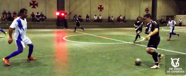 Com a bola, Rabiola novamente fez uma grande partida pelo adulto do Vasco