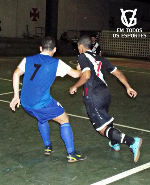 Sinsio (7) teve boa atuao, marcando um gol e dando uma assistncia