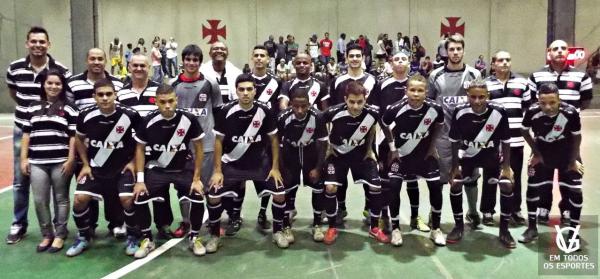 Equipe perfilada antes da partida