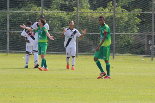 Linnick comemora mais um gol com a camisa vascana