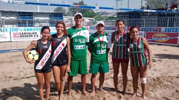Vascanas posam para foto com a dupla tricolor