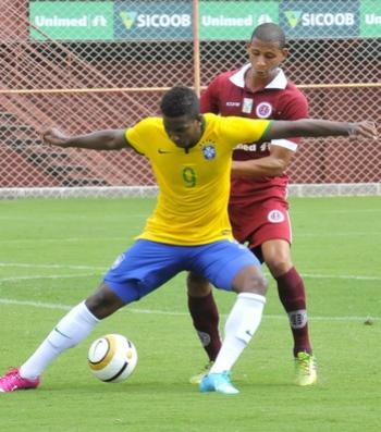 Thalles, do Vasco, foi titular da seleo no amistoso contra a Desportiva