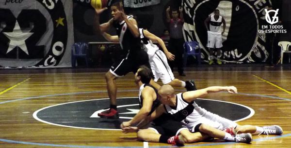 Mesmo cansado, time jogou com muita garra at o fim da partida.