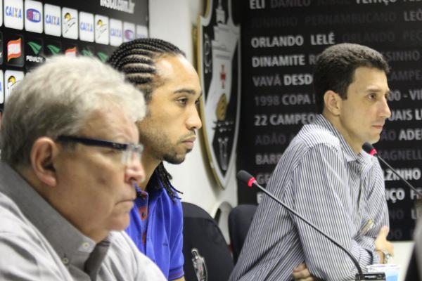 verton Costa foi acompanhado por Clvis Munhoz e Gustavo Gouva na coletiva