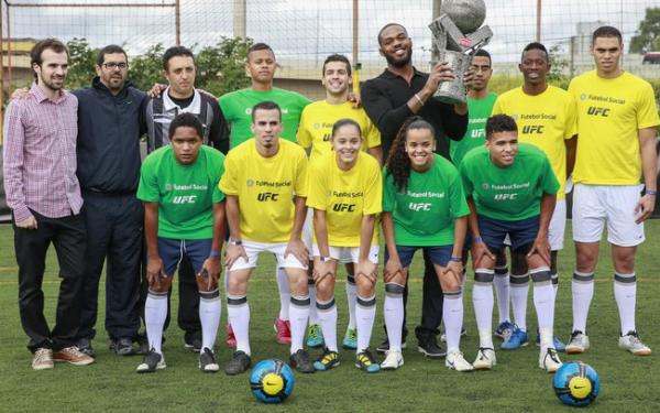 Jon Jones participou de evento social em So Paulo, nesta quarta-feira