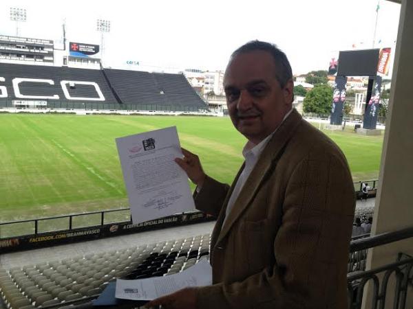 Nelson Rocha apresenta documento protocolado de inscrio da chapa