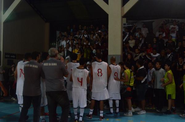 Torcida vascana fez a festa no Ginsio Forninho, em So Janurio
