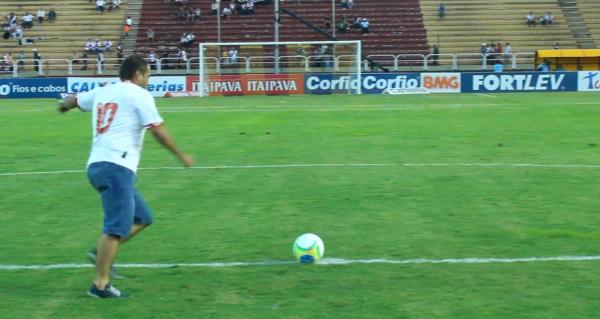 Nova ao vascana desafiou scio a marcar um gol do meio-campo