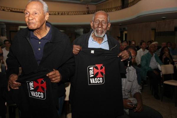 Dario (antigo idolo do Vasco na d�cada de 50) e N�lson Sargento (sambista) s�o homenageados.