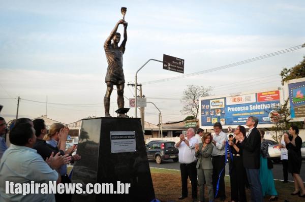Esttua de Bellini em Itapira (SP)