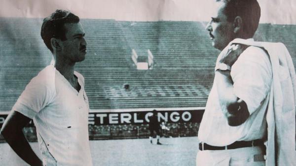 Friaa e o treinador Flavio Costa em So Janurio