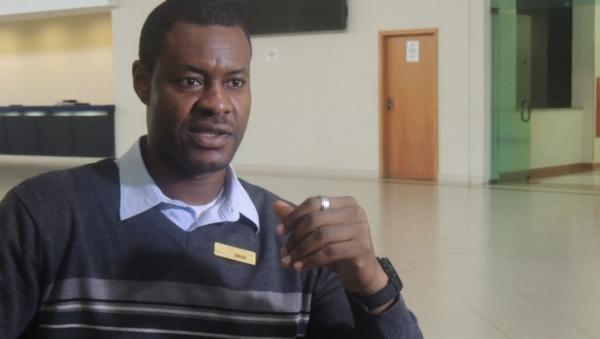 Serge Luboya Ngambele  assistente de eventos do resort que receber a Blgica