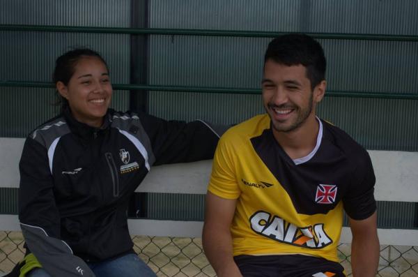 Durante alguns minutos, Larissa e Luan conversaram e trocaram experincias