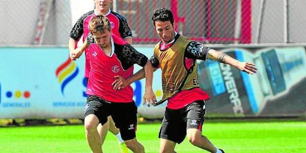 Cicinho volvi a ejercitarse con el equipo en enero tras superar su lesin, pero no jug hasta final de curso ni un minuto