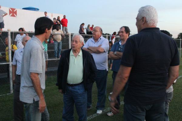Calada conversa com Mauro Galvo e Roberto Dinamite