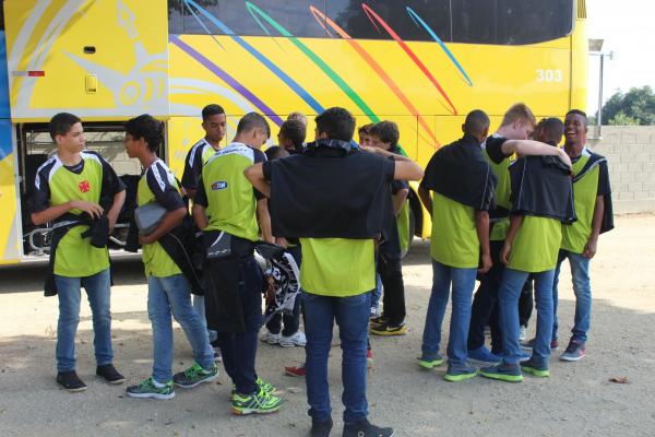 Jogadores do infantil momentos antes do embarque para o Esprito Santo