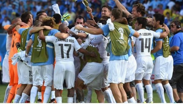 Martn Silva comemora com os companheiros a classificao