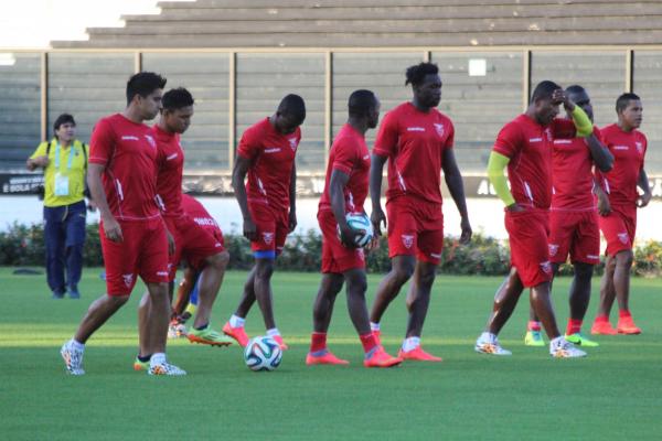 Seleo do Equador treinou nesta tera-feira na Colina