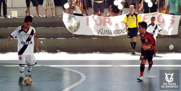 Agner  o artilheiro do Carioca com 45 gols em 14 jogos