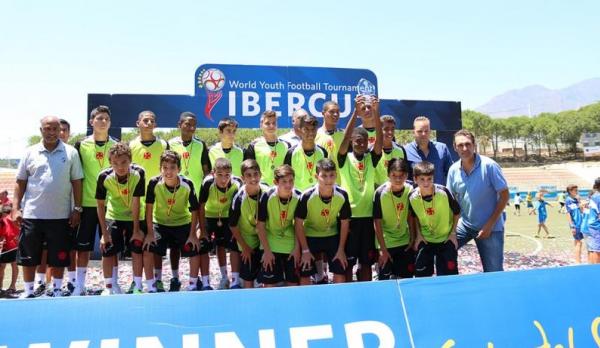 Jogadores do Vasco receberam trofu no ltimo sbado (28/06)