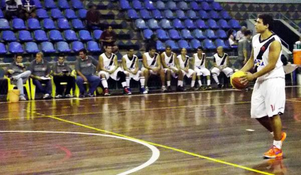 Marcellus foi o cestinha da partida com impressionantes 35 pontos.