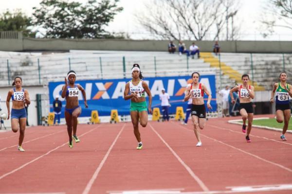 Evelyn Oliveira (139) conquistou uma vaga no Mundial Juvenil