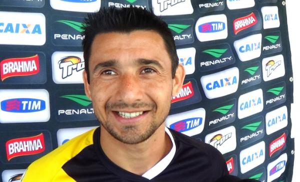 Aranda leva na esportiva as brincadeiras com a ausncia do Paraguai na Copa