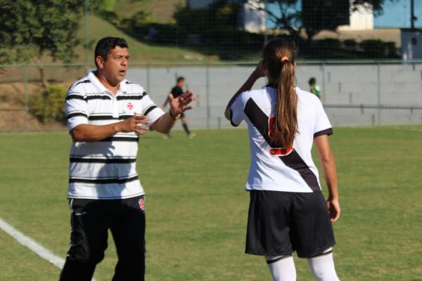 Jorge Barcellos orientando Lays Freitas