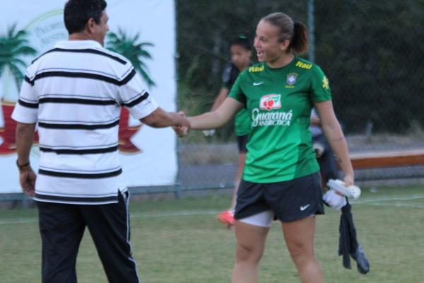 Jorge Barcellos conversou por alguns minutos com Thaynara Ferraz, representante do Vasco na Seleo