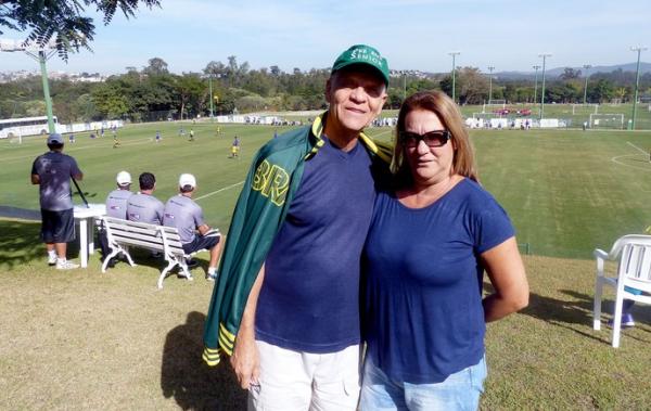 Ademir da Guia e a esposa Sueli no jogo-treino do Vasco, na manh deste sbado
