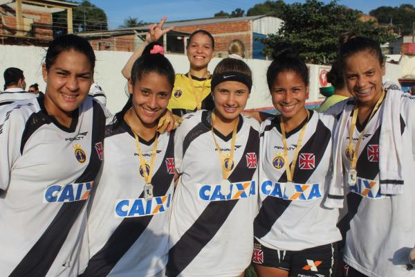 Brena Carolina, Thainara Lino, Gabrielly Soares, Rasa Medeiros, Gabriela Rolemberg e Jlia (ao fundo)