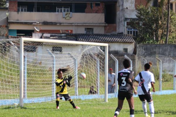 Keissyane fazendo uma boa defesa