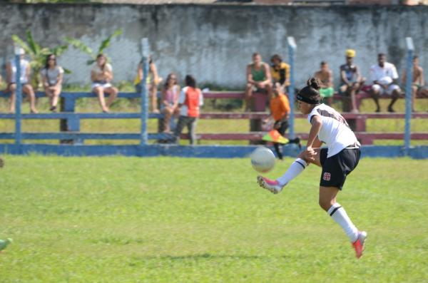 Las Veloso toca por cima da goleira e marca o terceiro do Vasco