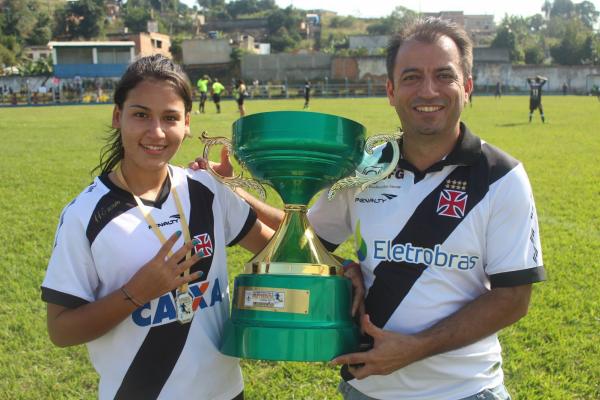 Brenda Farias ao lado do pai Paulo Balbi