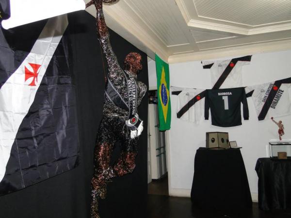 Esttua em homenagem a Barbosa