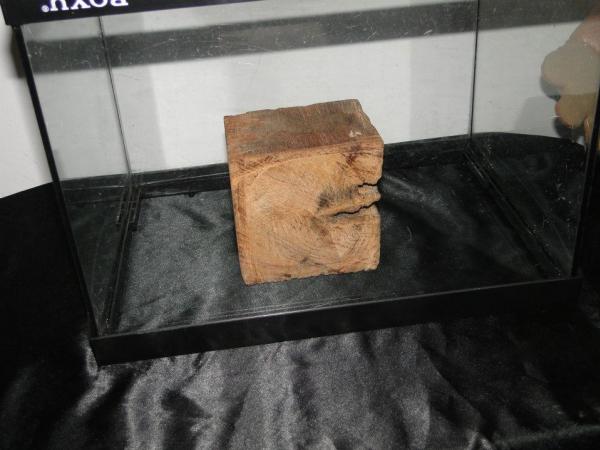 Pedao da trave do Maracan na Copa de 1950