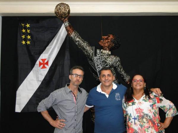 Artista plstico Larcio Alves (esq) e filha adotiva de Barbosa Tereza Borba