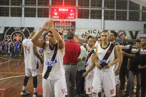 Marcellus agradece carinho da torcida no Municipal
