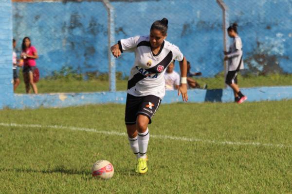 Brena Carolina marcou dois gols contra o Karana