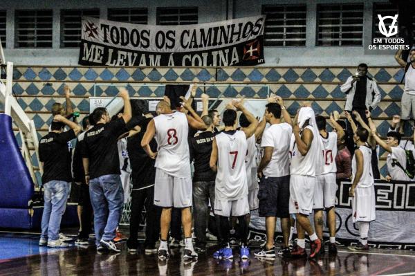 Ao final do jogo, torcedores e jogadores gritaram juntos o grito de Casaca
