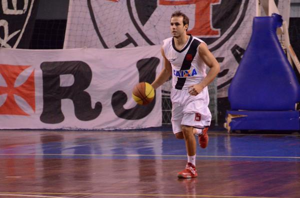 O armador Bruninho voltou de contuso, mas no joga quinta