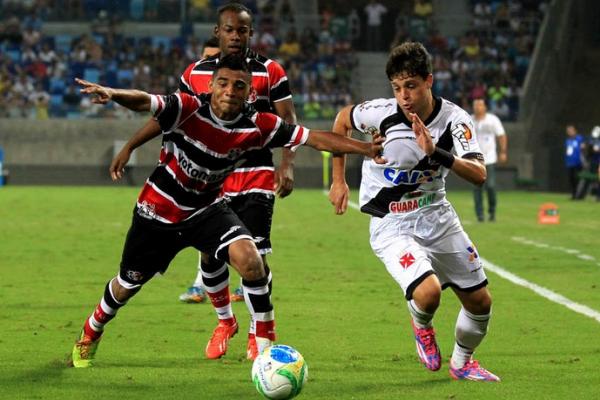 Lucas Crispim dribla adversrio no segundo tempo do jogo contra o Santa