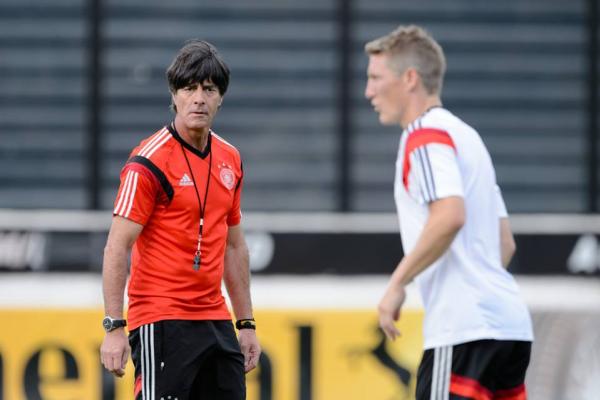 Tcnico Joachim Lw e meia Schweinsteiger em So Janurio