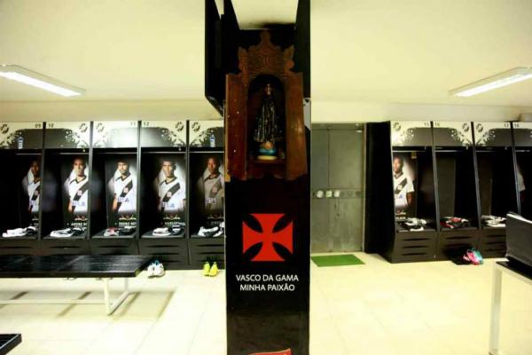 Vestirio de So Janurio e imagem de N. Sra. Aparecida