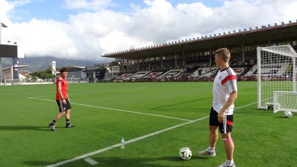 Tcnico Joachim Lw e meia Schweinsteiger em So Janurio