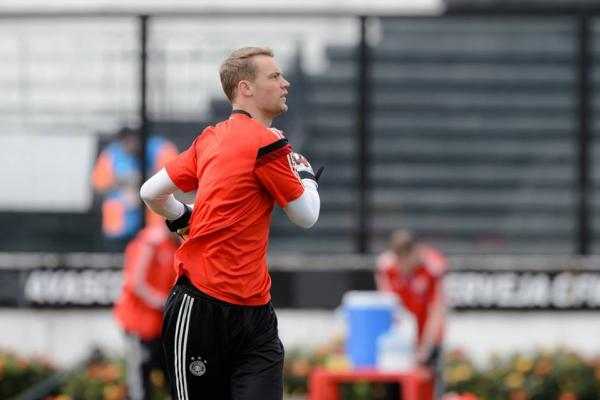 Goleiro Manuel Neuer treina em So Janurio
