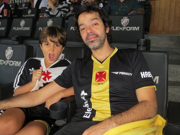 Bruno Mazzeo ao lado do seu filho Joo